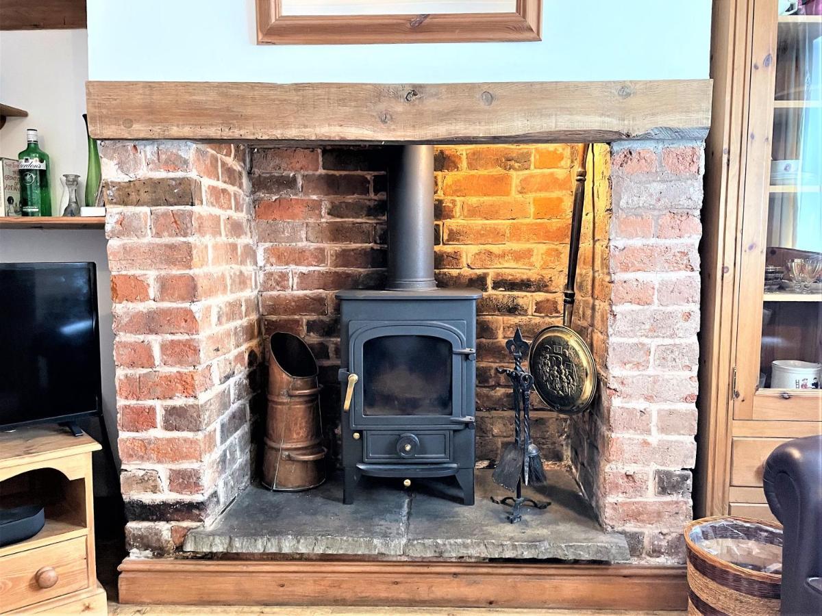 Pass The Keys Cosy Cottage With Views Over The Shropshire Hills Ludlow Exterior photo
