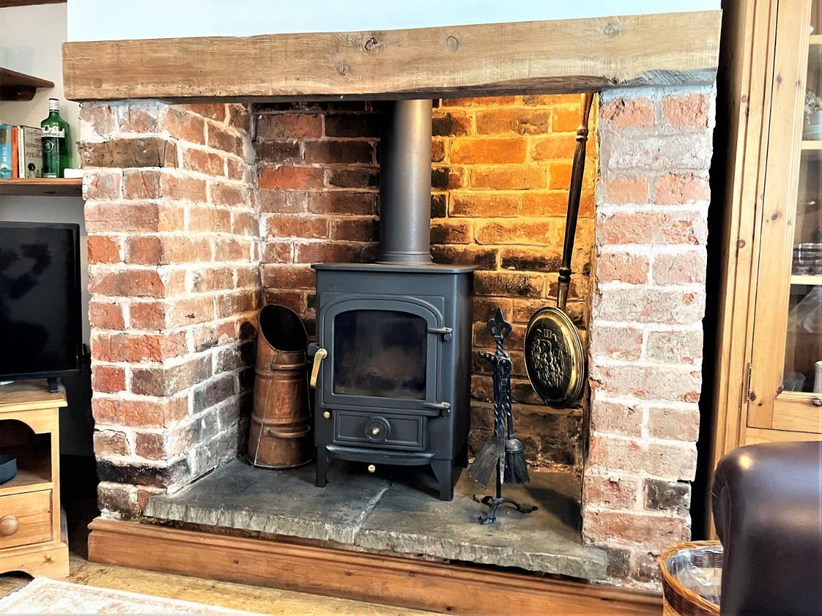 Pass The Keys Cosy Cottage With Views Over The Shropshire Hills Ludlow Exterior photo